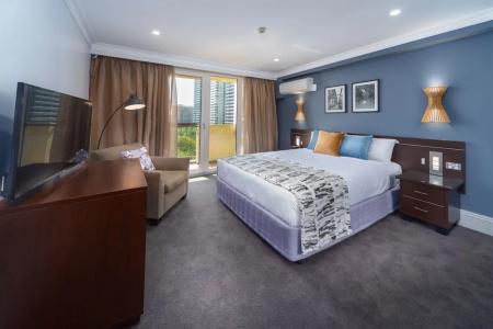Hyde Park Inn - 128