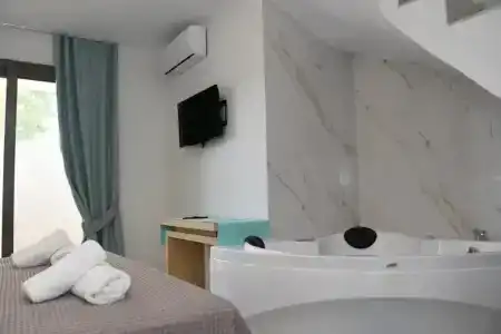 Theano Luxury Suites Nikiti - 6