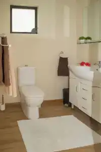 Hillside Retreat - 9