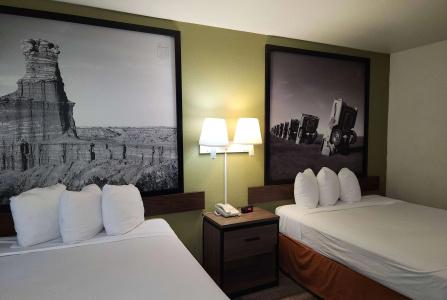 Super 8 by Wyndham Austin North/University Area - 1