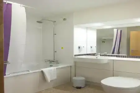 Premier Inn Putney Bridge - 9
