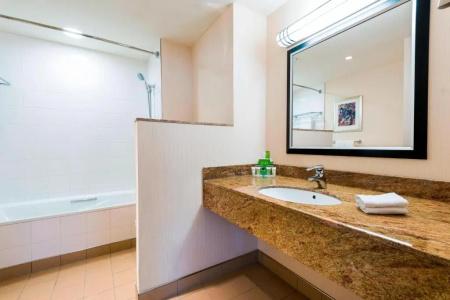 Courtyard by Marriott Prague City - 31