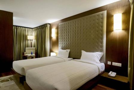 Monarch Luxur - Infantry Road - 3