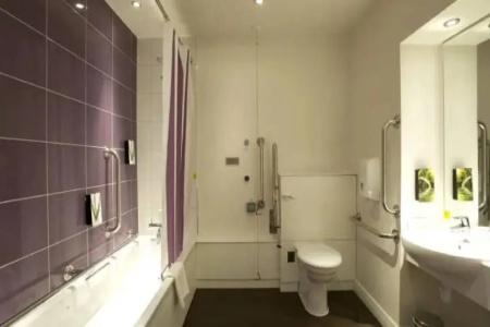 Premier Inn Hammersmith - 8