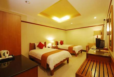 Yulia Beach Inn Kuta - 39