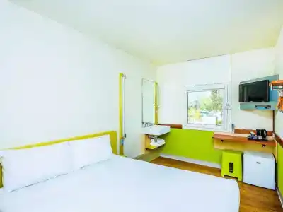 ibis Budget - - 1