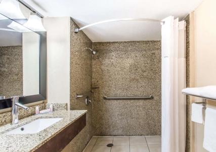 Days Inn by Wyndham Fort Lauderdale Airport Cruise Port - 5