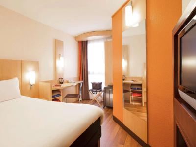 ibis Versailles Château - 26