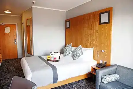 Ramada by Wyndham Belfast - 12