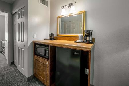 Country Inn & Suites by Radisson, at Mills, CA - 24