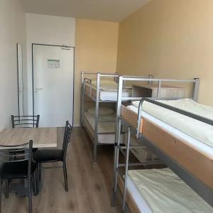 Low Budget Hostel - 22