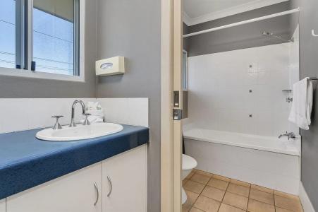 Cairns Reef Apartments & - 8