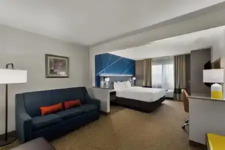 Comfort Inn & Suites - 47