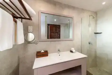 DoubleTree by Hilton Zanzibar - - 37
