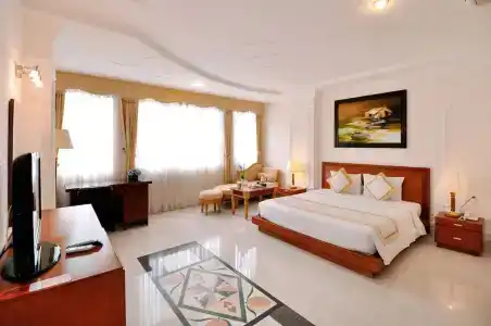 Tan Hoang Long - 37