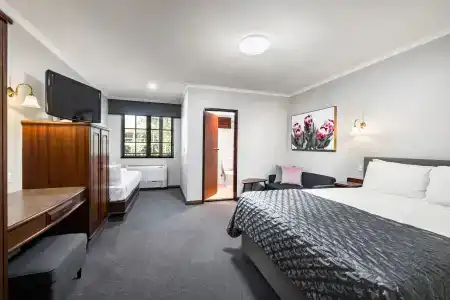 Adelaide Inn - 4