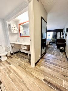 Hampton Inn - 69