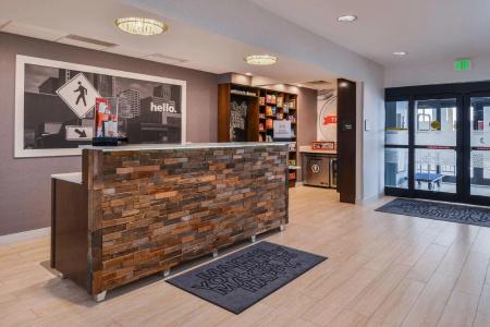 Hampton Inn & Suites Denver-Speer Boulevard - 11