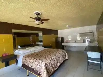 Savannah Inn and Suites - 26