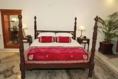 The Raj Palace (Small Luxurys of the World) - 81