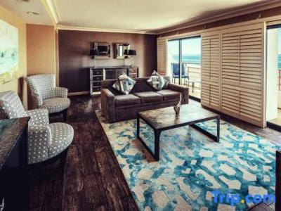 The Waterfront Beach Resort, A Hilton - 246