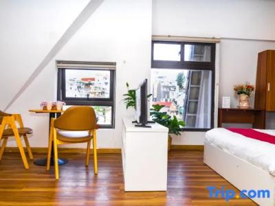 Ngan Pho Studio & - 229