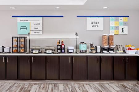Super 8 by Wyndham West/Coors Blvd - 22