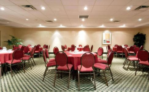 Holiday Inn Express and Suites, an IHG - 13