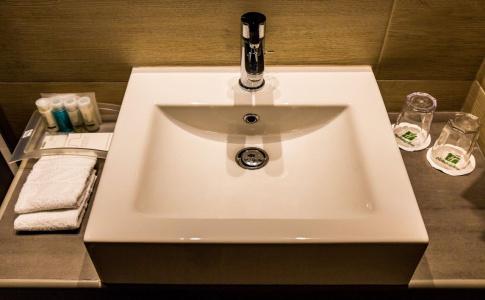 Holiday Inn - 7