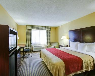 Comfort Inn & Suites - 3