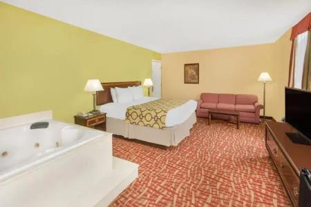 Baymont by Wyndham Pigeon Forge - 38