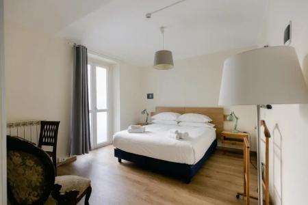 Tomato Backpackers - 102