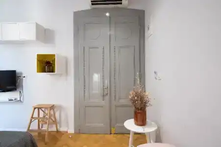 Doma Zagreb - 215