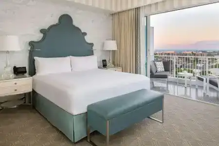 The Beverly Hilton - 39