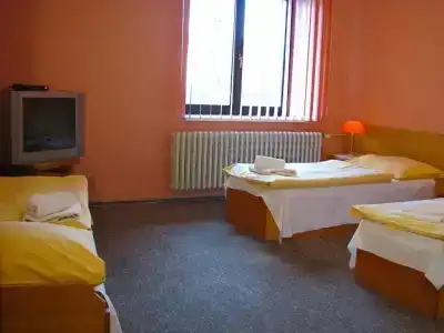 Isora - 24