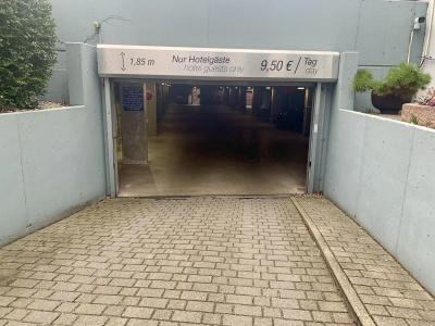 Domhof - 3