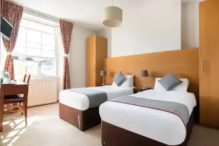 Oyo The Regency - 82