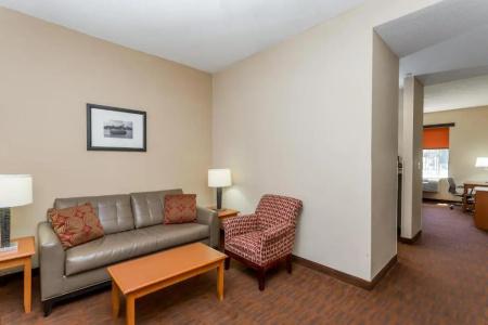 Baymont by Wyndham Savannah/Garden City - 15