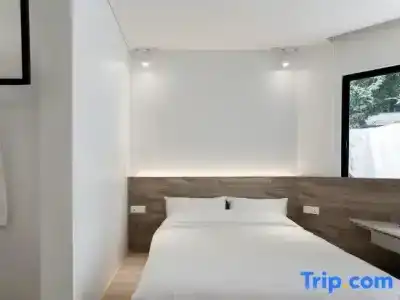 Lloyd's Inn (SG Clean, Staycation Approved) - 63