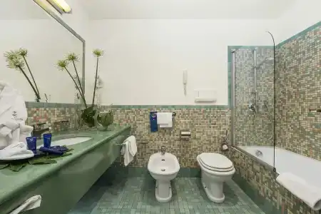 Royal Continental - 18