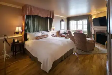 Spindrift Inn - 3