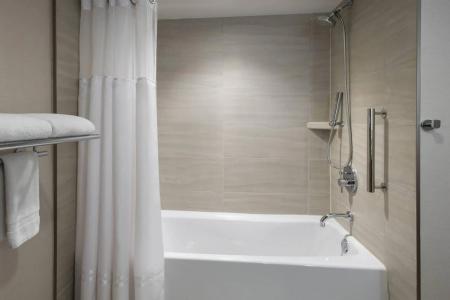 Newport Marriott - 41