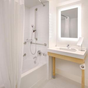 Deltas by Marriott Oceanfront - 9