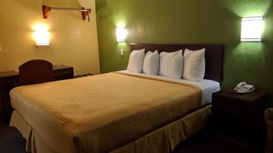 Lax Stadium Inn - 16