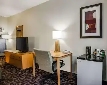 Quality Inn & Suites Airport - 18