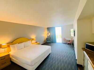 Days Inn by Wyndham Los Angeles - 5