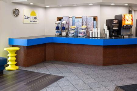 Days Inn & Suites by Wyndham - 1