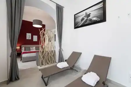 Bespoke Luxury Suites - 32