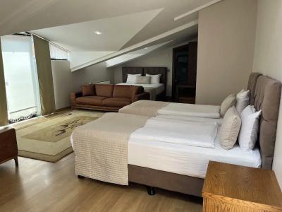 The Elegant - 110