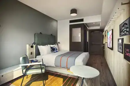 Moxy Osaka Shin Umeda - 5